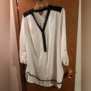 💓3/$10 Mossimo Size Large Women's Black And White Blouse